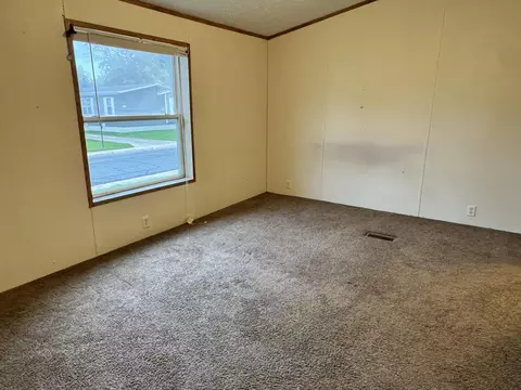 Living - 421 Cheyenne River Dr, Adrian, MI 49221 photo 5 of 5