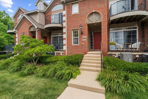 228 W Oakbrook Dr, Ann Arbor, MI 48103