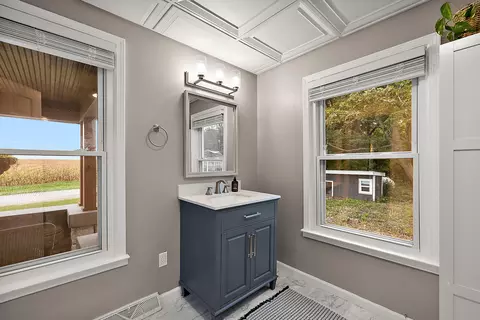 Bath - 8360 Parker Rd, Saline, MI 48176 photo 3 of 9