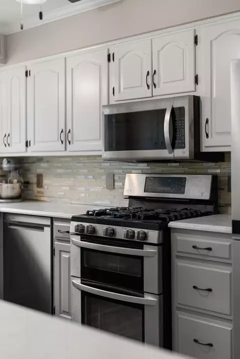 Kitchen - 8360 Parker Rd, Saline, MI 48176 photo 5 of 6
