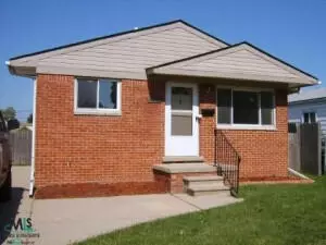 25151 Pearl St, Roseville, MI 48066