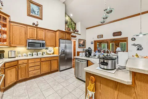 Kitchen - 2825 Toben Rd, Carleton, MI 48117 photo 2 of 3
