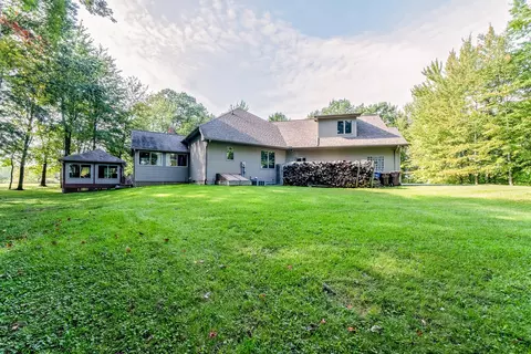 Exterior - 2825 Toben Rd, Carleton, MI 48117 photo 10 of 14