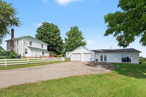 Exterior - 9917 Cady Rd, Jackson, MI 49201 photo 3 of 4
