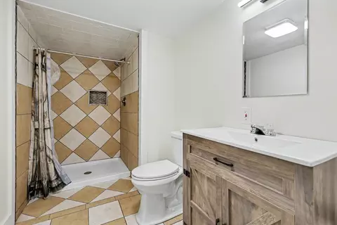 Bath - 9917 Cady Rd, Jackson, MI 49201 photo 3 of 3