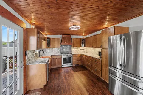 Kitchen - 9917 Cady Rd, Jackson, MI 49201 photo 2 of 2