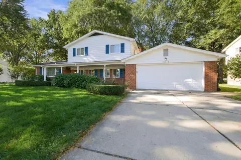 30073 Wicklow Rd, Farmington Hills, MI 48334