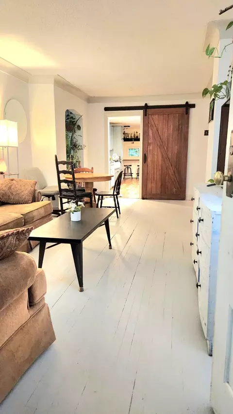 Living - 6732 Summerfield Rd, Bedford, MI 48182 photo 3 of 4