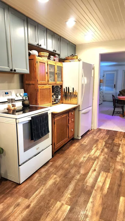 Kitchen - 6732 Summerfield Rd, Bedford, MI 48182 photo 4 of 5