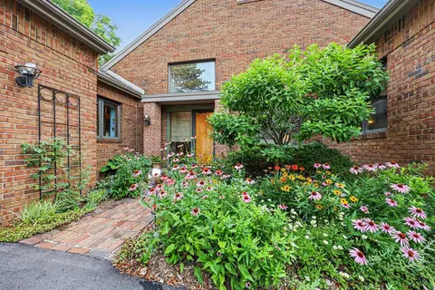 3575 Stanton Ct, Ann Arbor, MI 48105