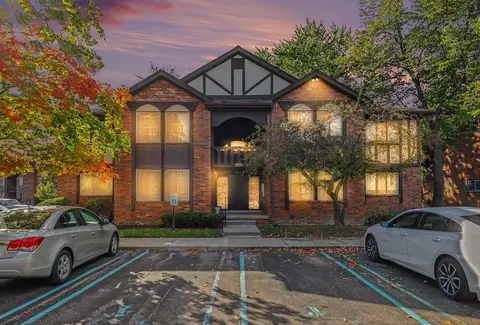 29233 Wellington Court Unit Ct #61, Southfield, MI 48034