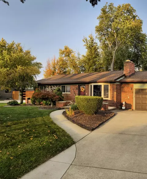 41204 Belvidere St, Harrison, MI 48045