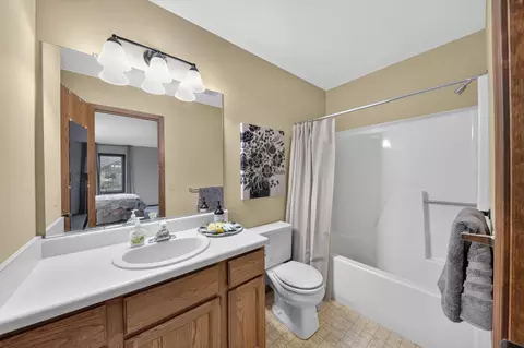 Bath - 492 Park Pl, Saline, MI 48176 photo 2 of 2