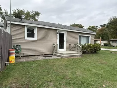 27705 Clarita St, Livonia, MI 48152