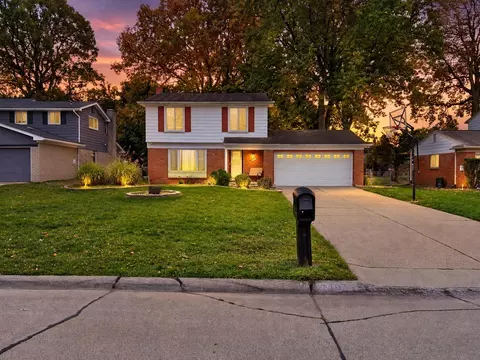 24935 Thorndyke St, Southfield, MI 48033