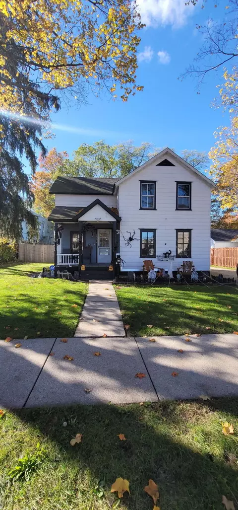 225 N Union St, Sparta, MI 49345