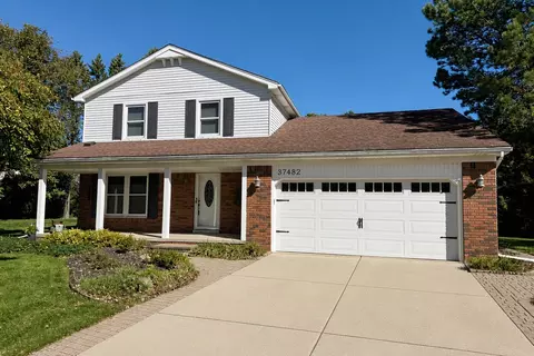 37482 Bristol Ct, Livonia, MI 48154