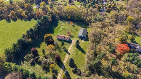 7179 Jennings Rd, Webster, MI 48189