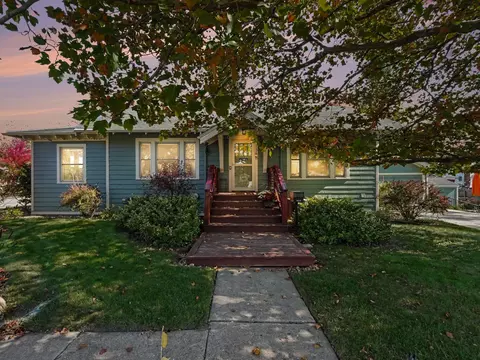 136 N Hagadorn, Lyon, MI 48178