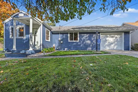 233 E Unadilla St, Pinckney, MI 48169