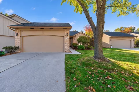 17628 E Kirkwood Dr, Clinton Township, MI 48038