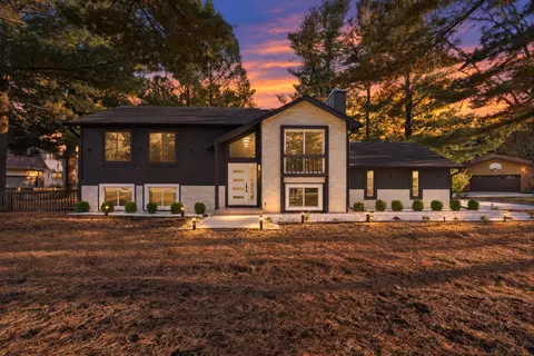 5445 Pine View Dr, Ypsilanti, MI 48197