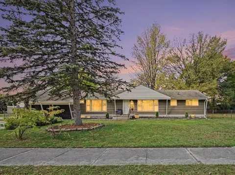 18913 Myron St, Livonia, MI 48152