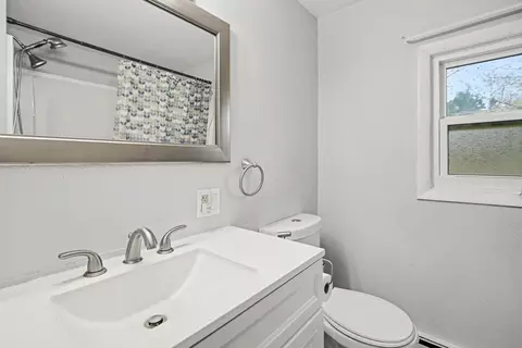 Bath - 1410 Rowena Ln, Jackson, MI 49202 photo 1 of 1