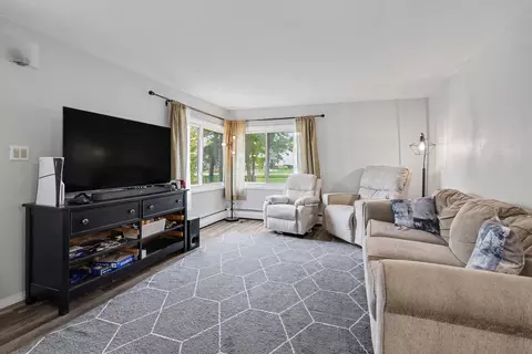 Living - 1410 Rowena Ln, Jackson, MI 49202 photo 2 of 3