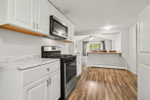 Kitchen - 1410 Rowena Ln, Jackson, MI 49202 photo 4 of 4
