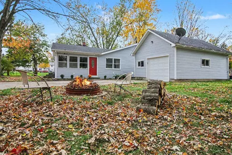 Exterior - 1410 Rowena Ln, Jackson, MI 49202 photo 1 of 7