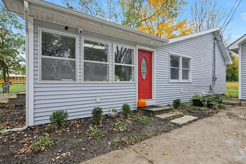 Exterior - 1410 Rowena Ln, Jackson, MI 49202 photo 2 of 7