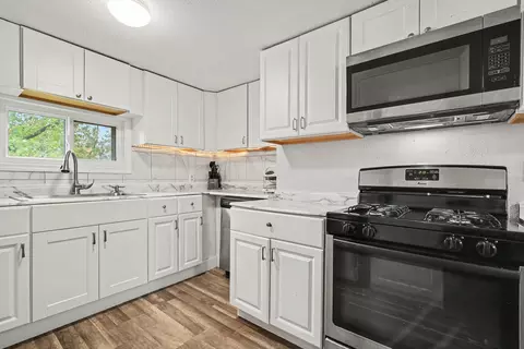 Kitchen - 1410 Rowena Ln, Jackson, MI 49202 photo 2 of 4