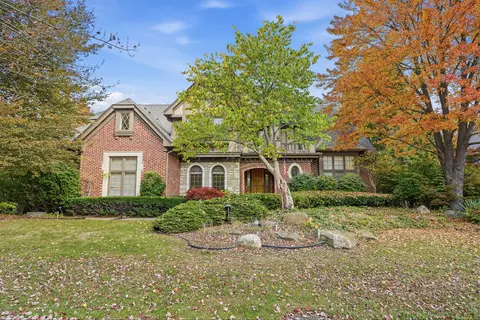 882 Andover Dr, Northville, MI 48167