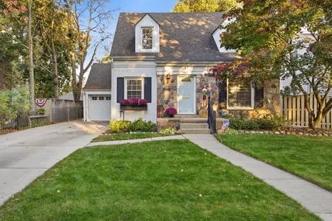 2406 Elmhurst Ave, Royal Oak, MI 48073