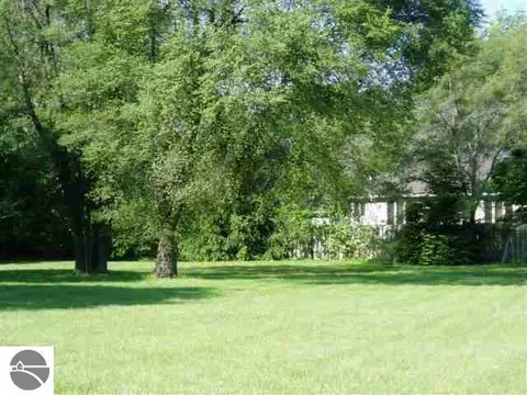 3 Patrick Ct, Mount Pleasant, MI 48858 photo 2