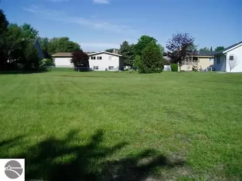 4 Patrick Ct, Mount Pleasant, MI 48858 photo 2