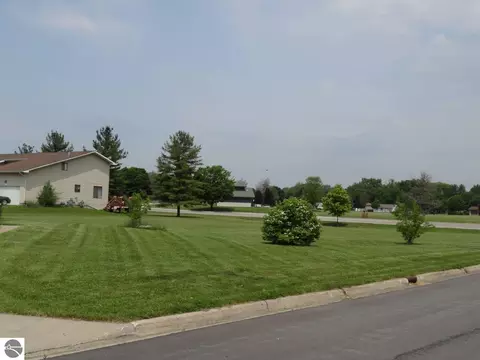 6 Patrick Ct, Mount Pleasant, MI 48858