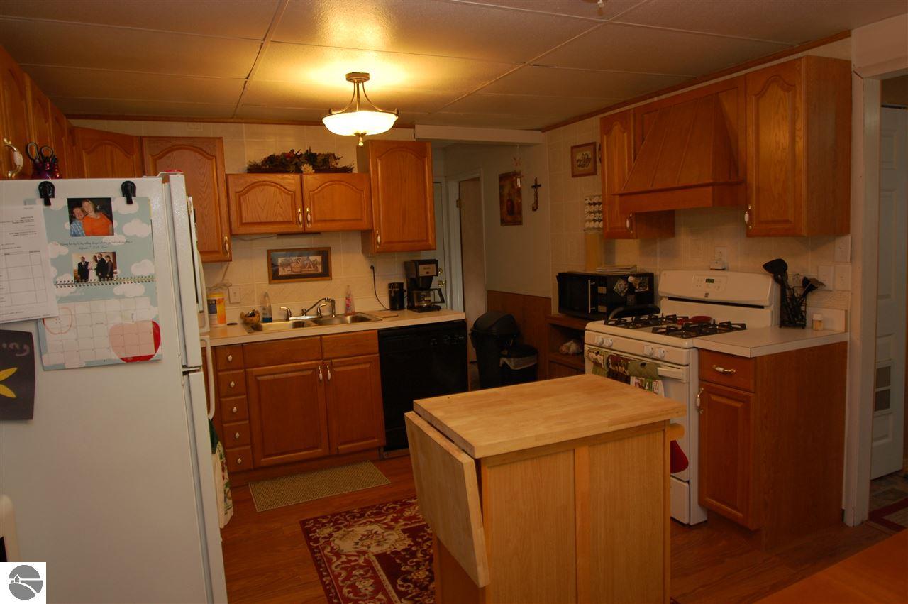 5882 Alice Dr, Gladwin, MI 48624 photo 4