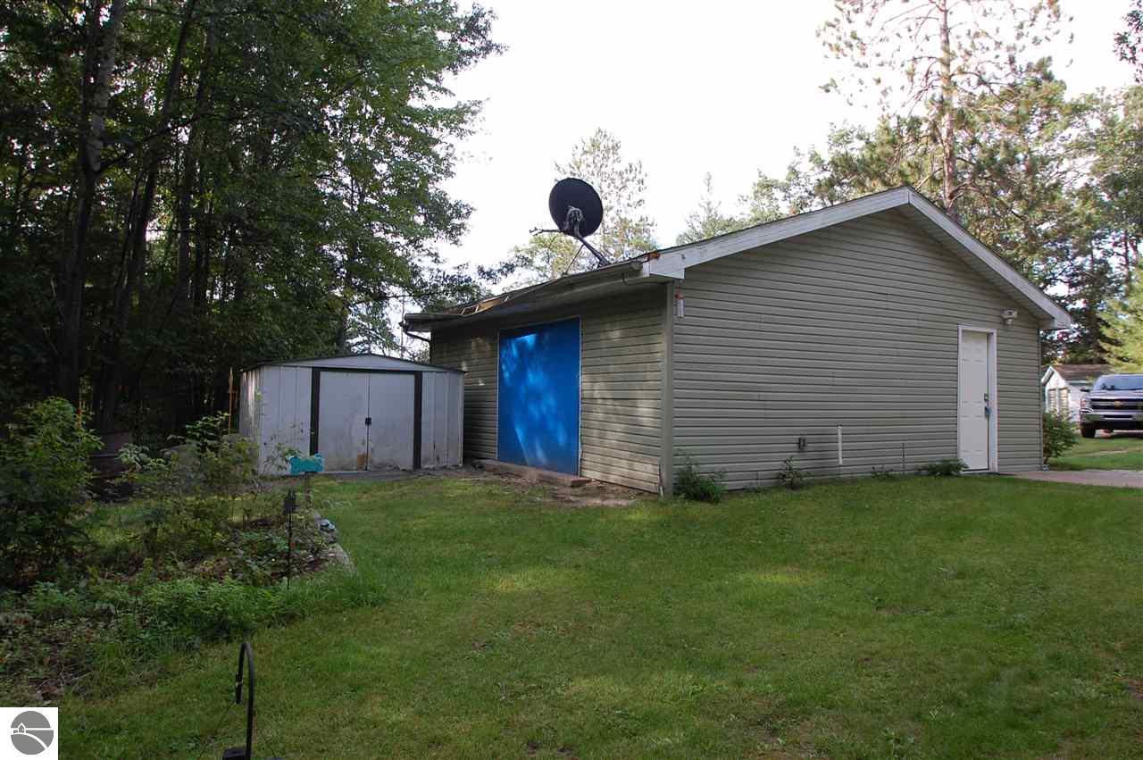 5882 Alice Dr, Gladwin, MI 48624 photo 21