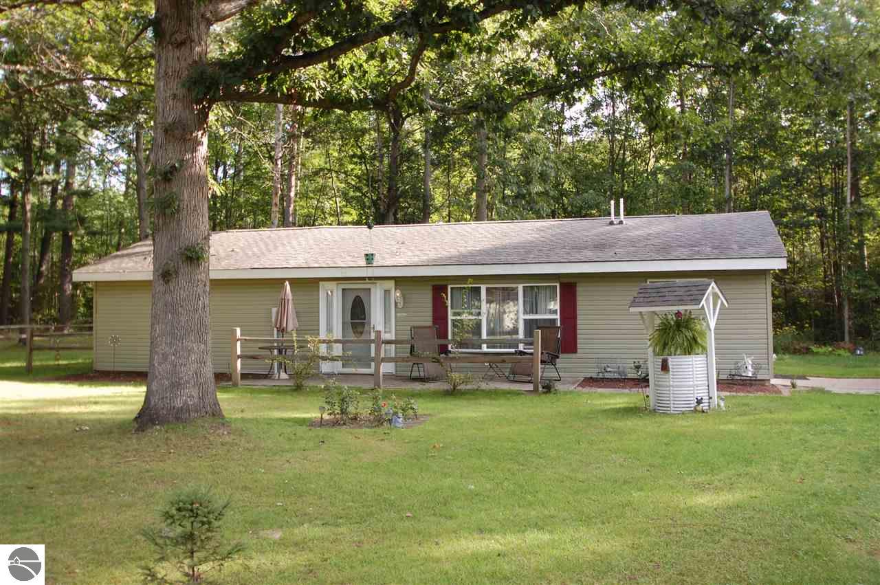 5882 Alice Dr, Gladwin, MI 48624 photo 1