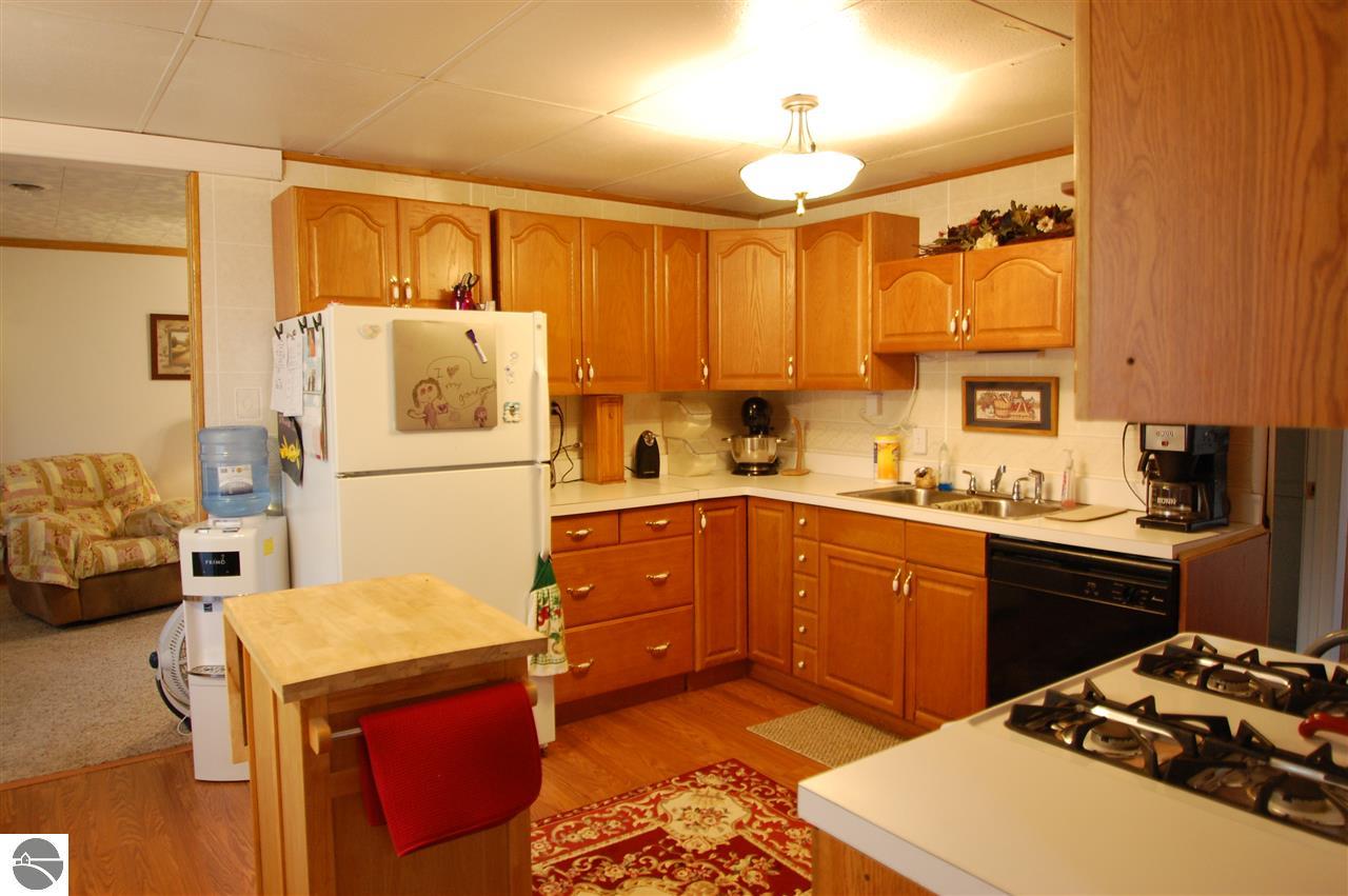 5882 Alice Dr, Gladwin, MI 48624 photo 3