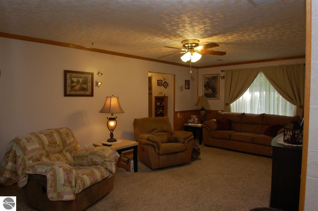 5882 Alice Dr, Gladwin, MI 48624 photo 6