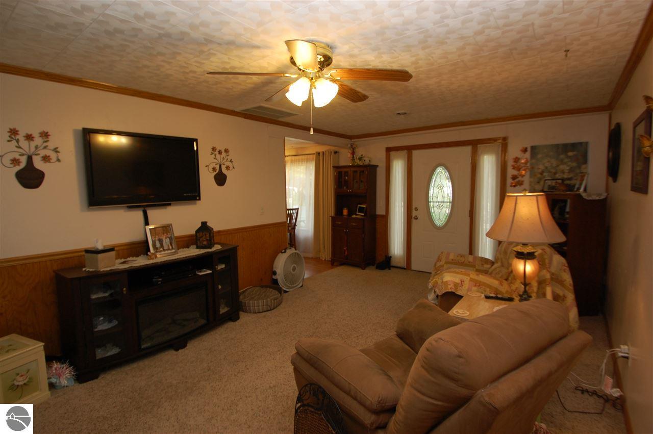 5882 Alice Dr, Gladwin, MI 48624 photo 8