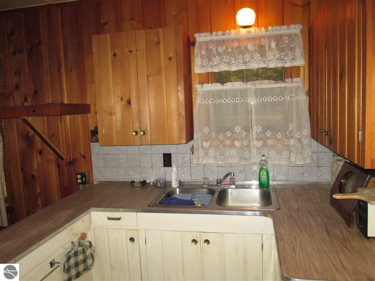 527 Everett Trl, Hale, MI 48739 photo 4