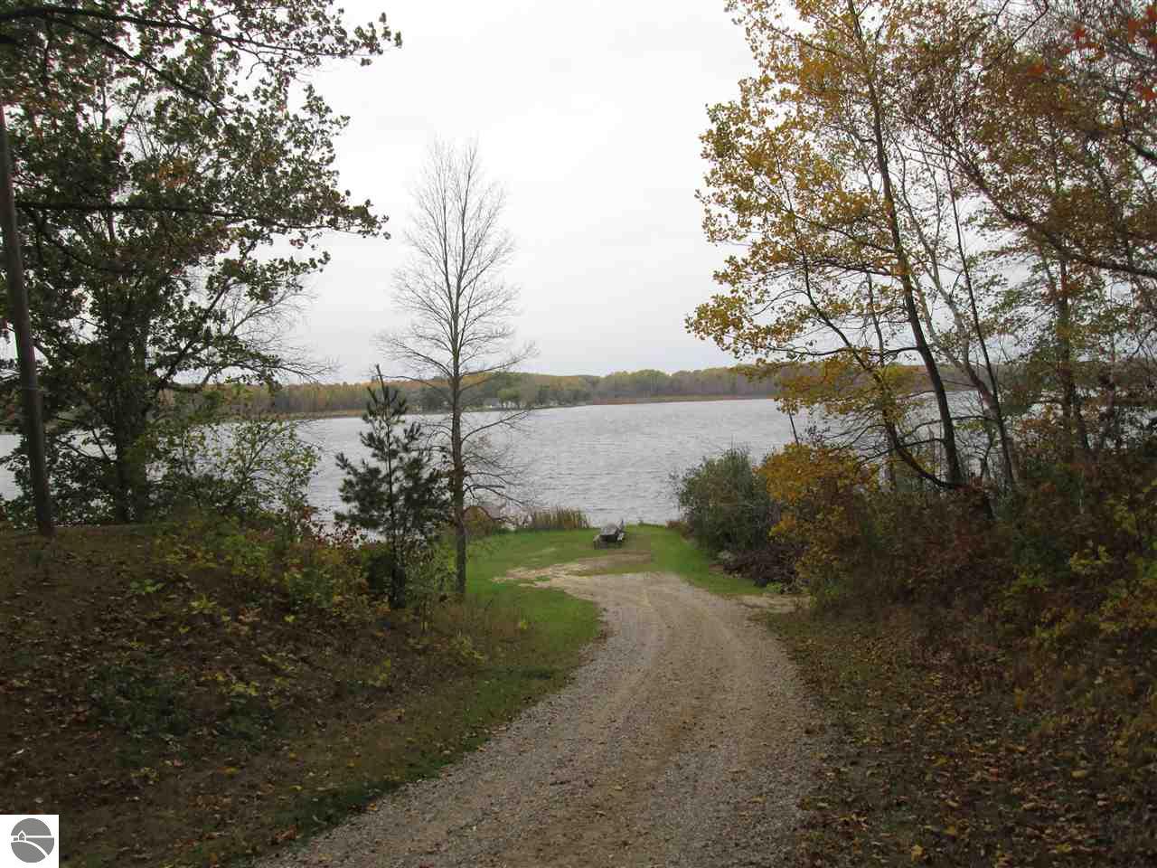 527 Everett Trl, Hale, MI 48739 photo 2