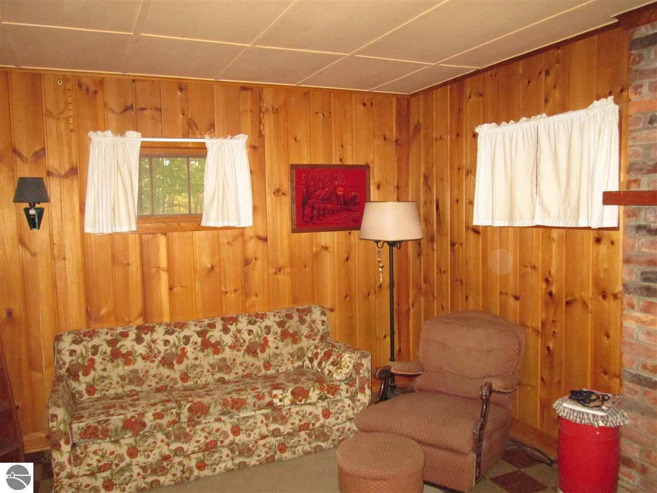 527 Everett Trl, Hale, MI 48739 photo 8