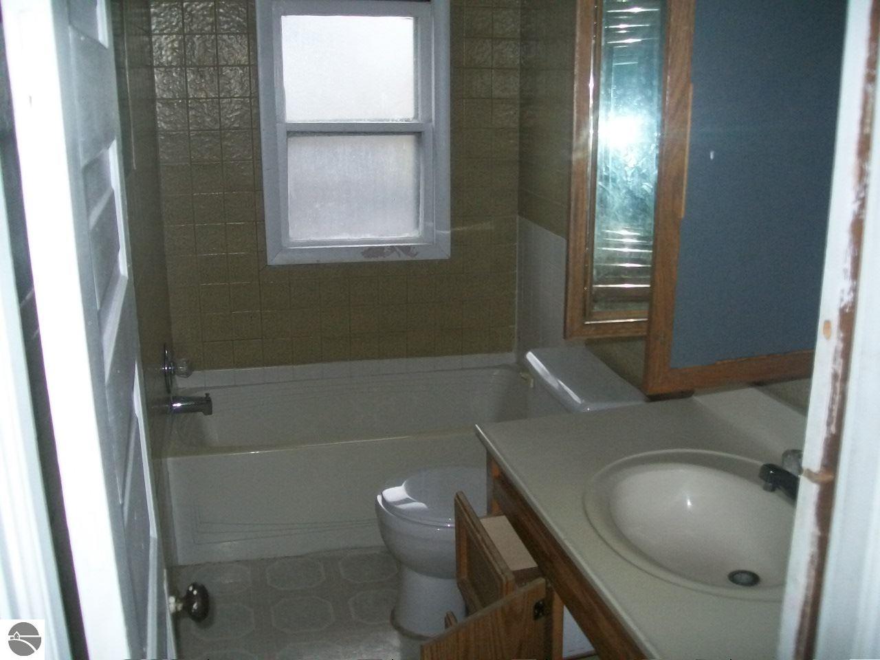 322 E Downie St, Alma, MI 48801 photo 4