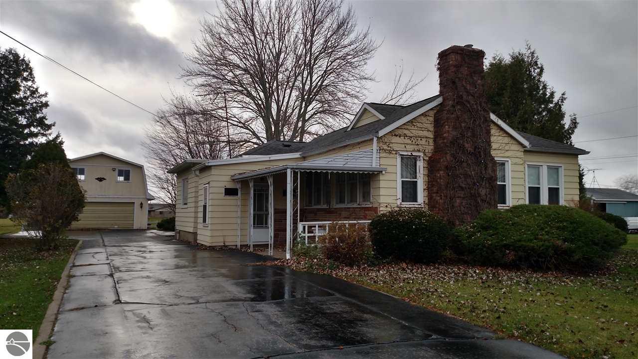 204 E Michigan Ave, Au Gres, MI 48703 photo 2
