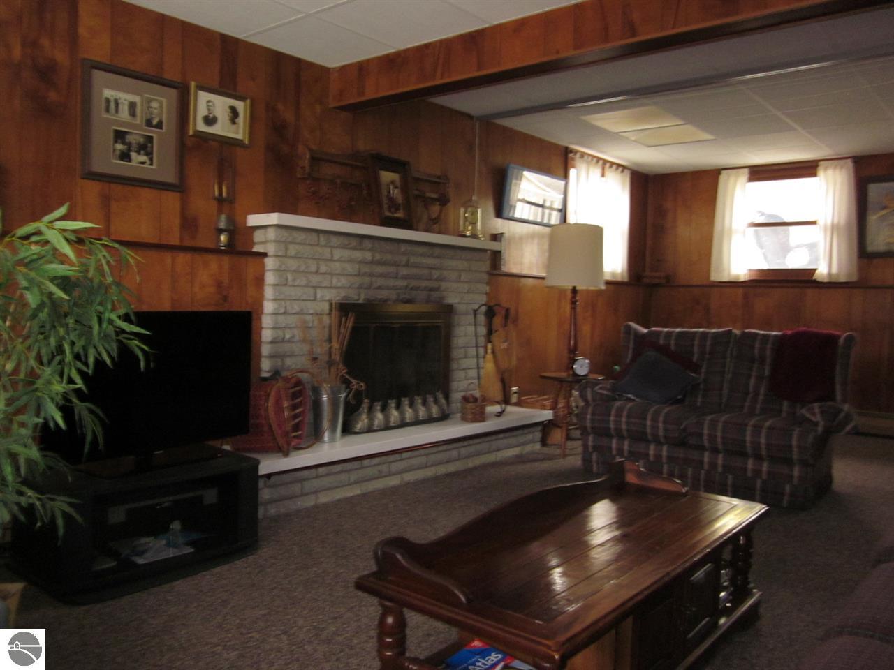 1020 Pineview Ct, Alma, MI 48801 photo 5